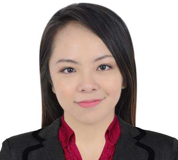 Anna C. - Management Accountant