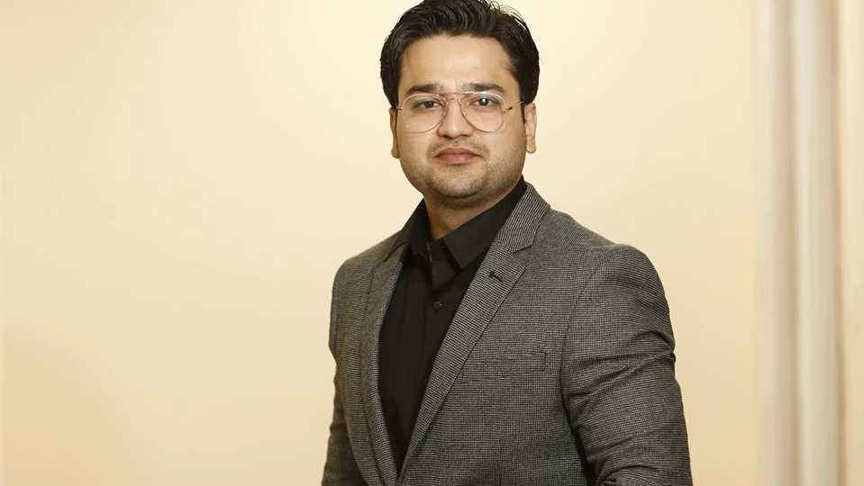 Mayank J. - business analyst