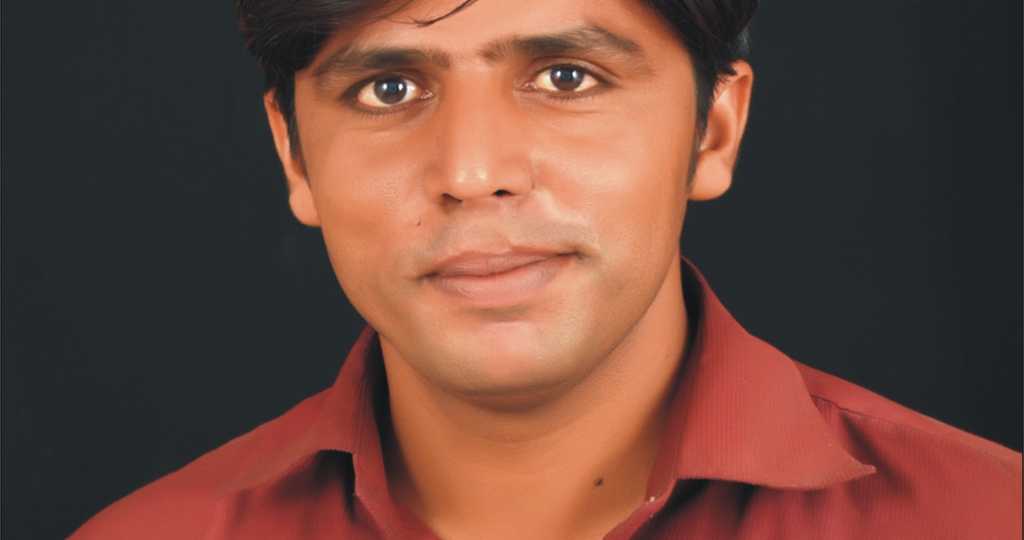 Qaiser Raja B. - computer graphic designer, adobe Photoshop business cards pane flex printing 