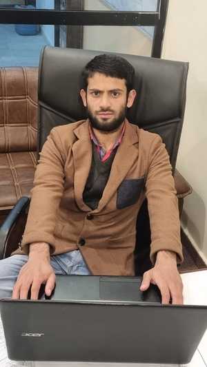 Naveed A. - Web developer and article writer